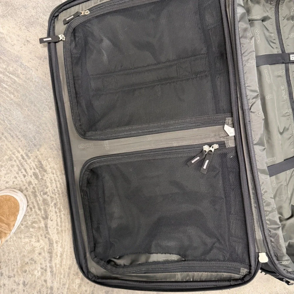 OGIO Suitcase Transit Large Blue Black Good Rolling Bag 28